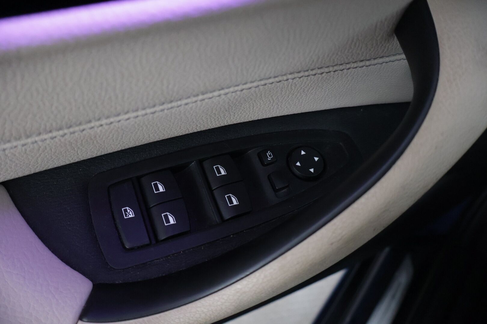 BMW X1 2021 F48 xDrive25e A Business Sport * Adapt. LED / HUD / Nahkasisusta / Hifit / Ambient / Koukku  * - * Siistikuntoinen / Hyvät varusteet / Akku kuntotarkastettu Soh 90,6% *