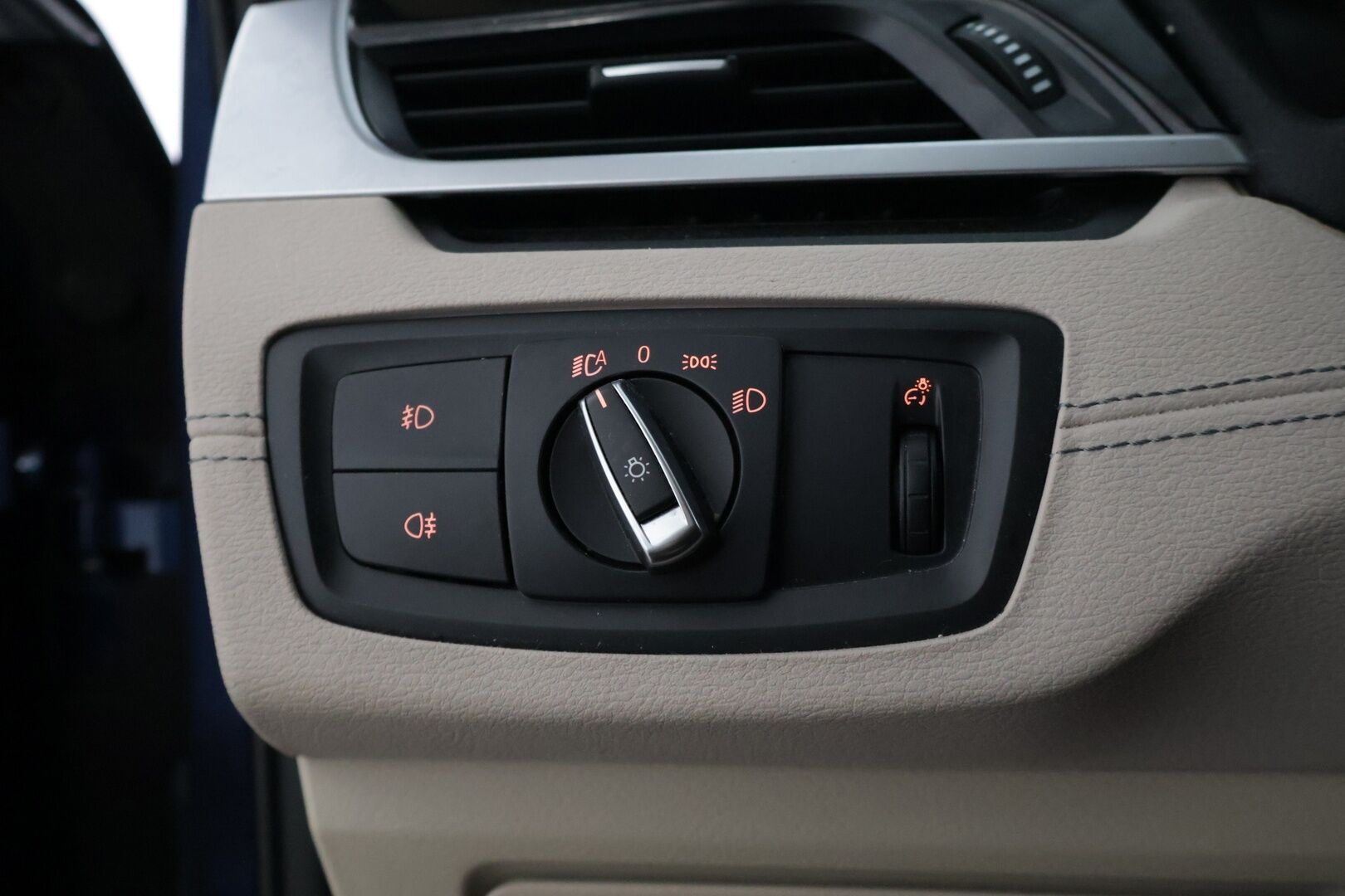 BMW X1 2021 F48 xDrive25e A Business Sport * Adapt. LED / HUD / Nahkasisusta / Hifit / Ambient / Koukku  * - * Siistikuntoinen / Hyvät varusteet / Akku kuntotarkastettu Soh 90,6% *