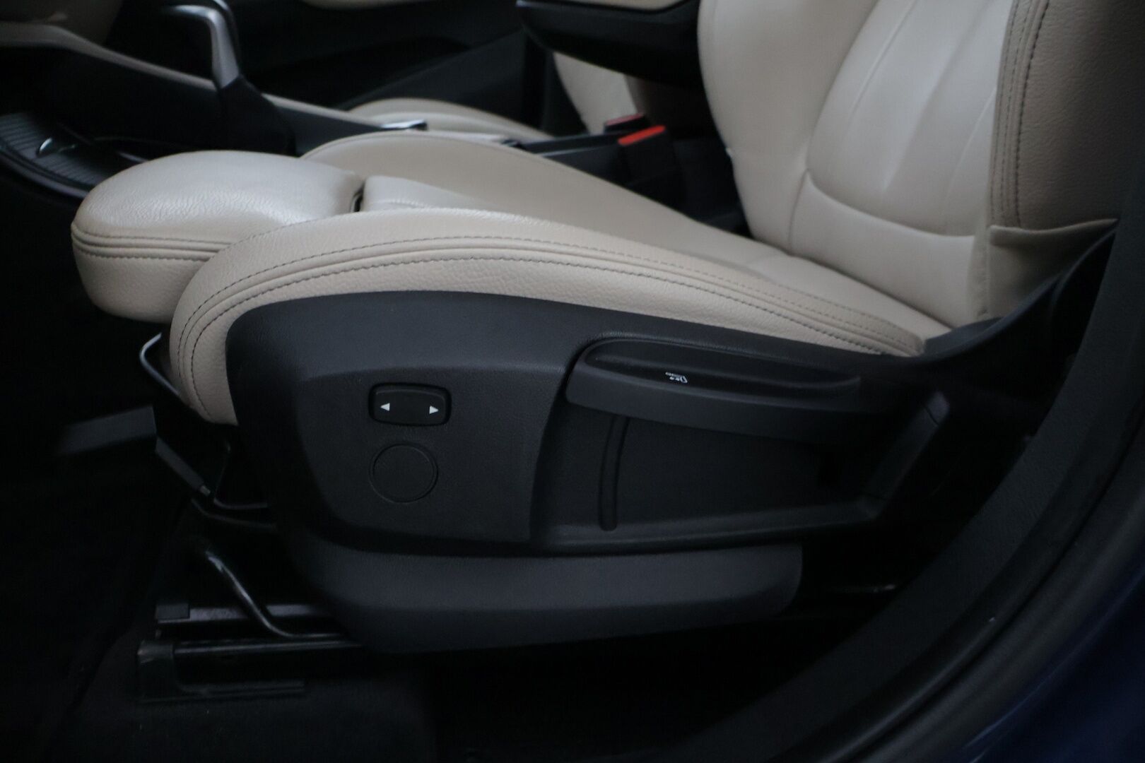 BMW X1 2021 F48 xDrive25e A Business Sport * Adapt. LED / HUD / Nahkasisusta / Hifit / Ambient / Koukku  * - * Siistikuntoinen / Hyvät varusteet / Akku kuntotarkastettu Soh 90,6% *