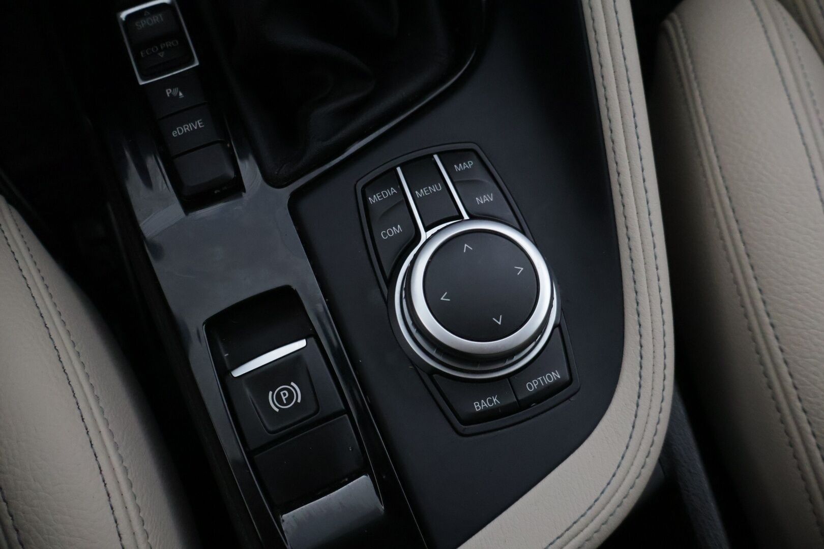 BMW X1 2021 F48 xDrive25e A Business Sport * Adapt. LED / HUD / Nahkasisusta / Hifit / Ambient / Koukku  * - * Siistikuntoinen / Hyvät varusteet / Akku kuntotarkastettu Soh 90,6% *