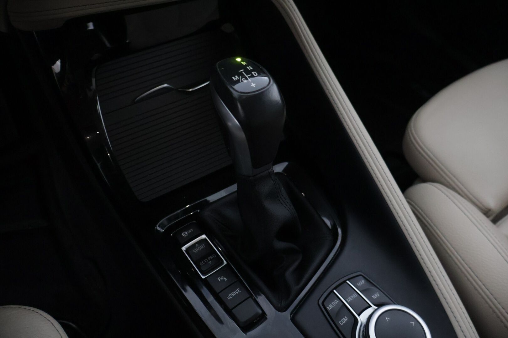 BMW X1 2021 X1 xDrive25e Farmari (AC) 4ov 1499cm3 A * Ratinlämmitin / Koukku / Nahkapenkit / Adapt.LED / Ambient / HUD / Hifit * - * Siistikuntoinen / Hyvät varusteet / Akku kuntotarkastettu * - HULLUT JOULUT KORKOTARJOUS 2,49% 