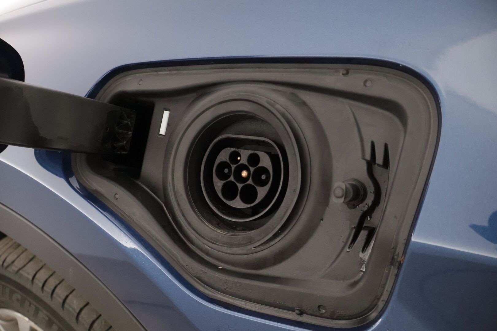 BMW X1 2021 F48 xDrive25e A Business Sport * Adapt. LED / HUD / Nahkasisusta / Hifit / Ambient / Koukku  * - * Siistikuntoinen / Hyvät varusteet / Akku kuntotarkastettu Soh 90,6% *