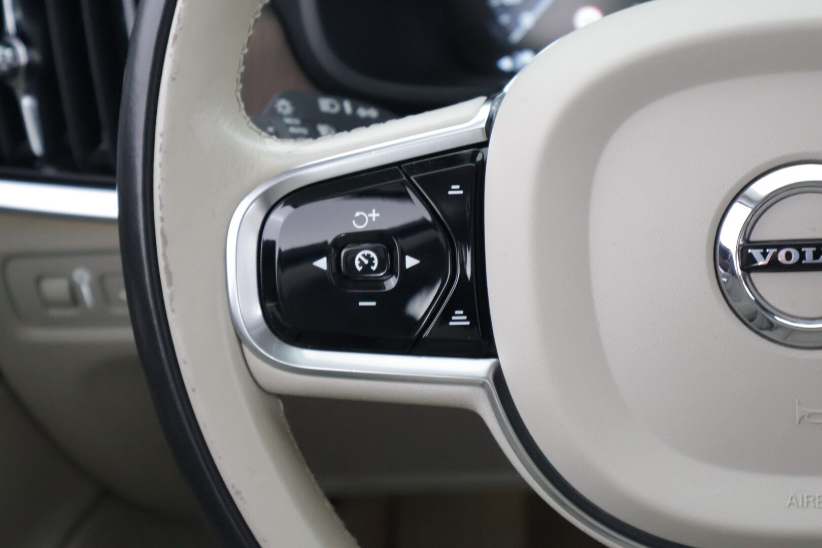 Volvo S90 2021 T8 TwE AWD Inscription aut *Adapt. Vakkari / BLIS / HUD / Bowers&Wilkins / 360 kamerat / Kattoluukku / Tuul. sekä hierovat nahat* - 3,99 % KORKOTARJOUS TÄHÄN AUTOON - *Huippuvarusteet / 2xrenkaat ja vanteet*