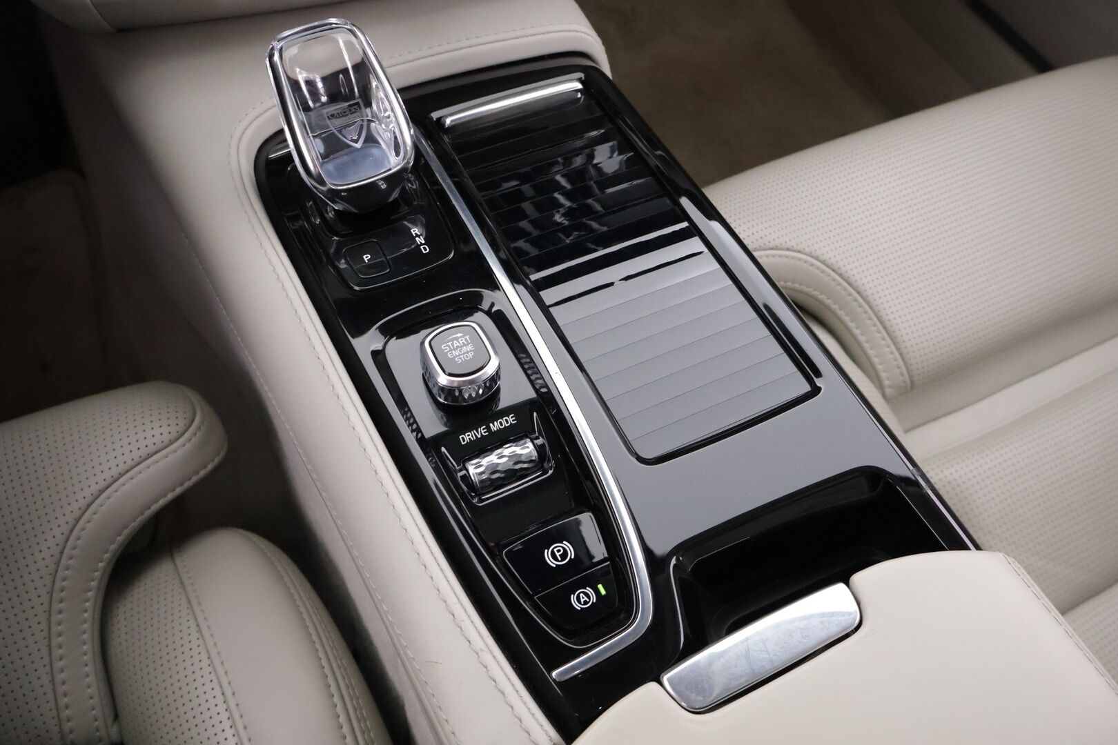 Volvo S90 2021 T8 TwE AWD Inscription aut *Adapt. Vakkari / BLIS / HUD / Bowers&Wilkins / 360 kamerat / Kattoluukku / Tuul. sekä hierovat nahat* - 3,99 % KORKOTARJOUS TÄHÄN AUTOON - *Huippuvarusteet / 2xrenkaat ja vanteet*