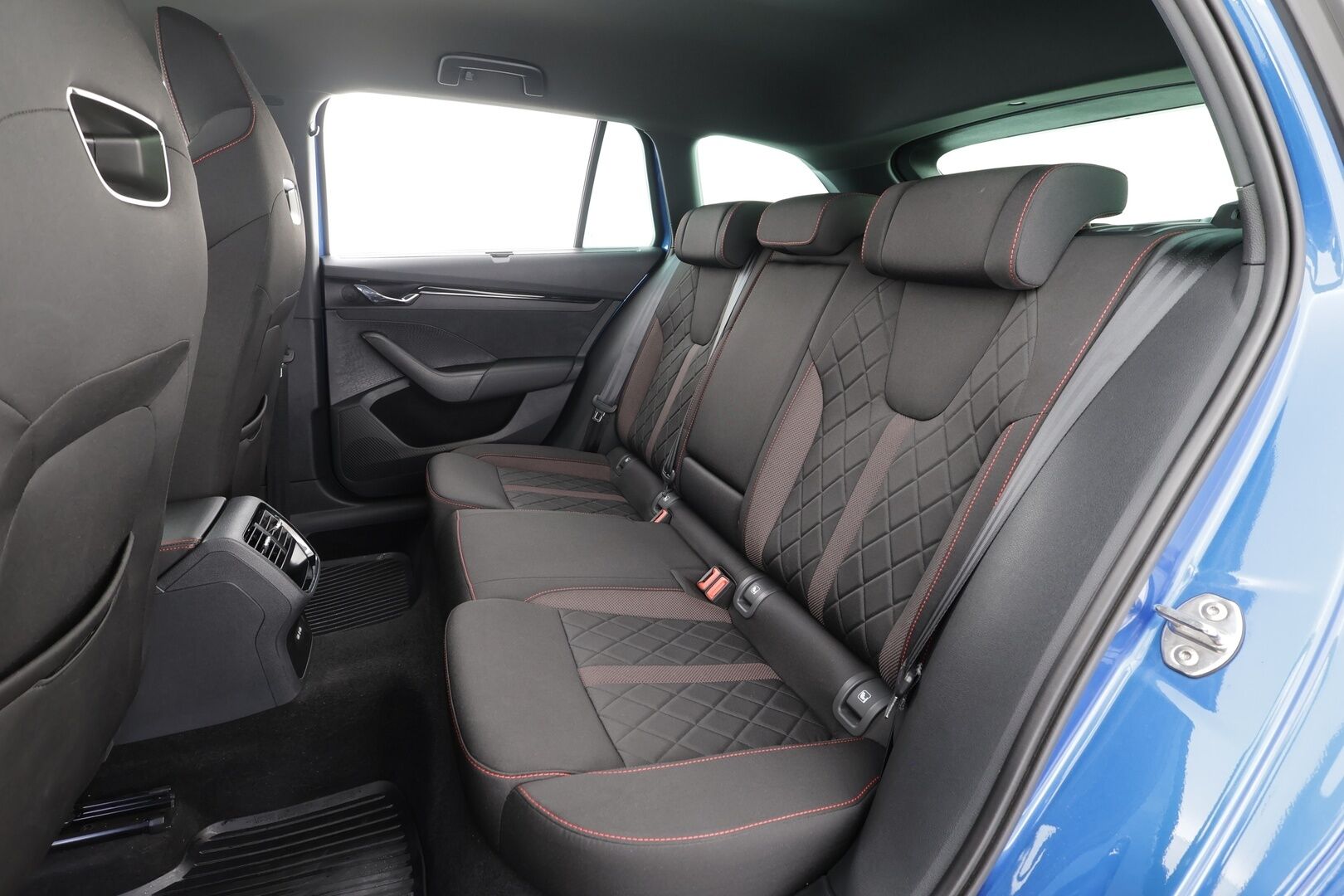Skoda Octavia 2024 Combi 1.4 TSI PHEV RS iV DSG Autom. - | ACC | Lisälämmitin | Skoda crystal Light Matrix LED | P.Kamera | Digimittaristo | Ratinlämmitys | Keyless | Apple&Android | Suomi-auto | Kahdet Renkaat | Merkkihuollettu |