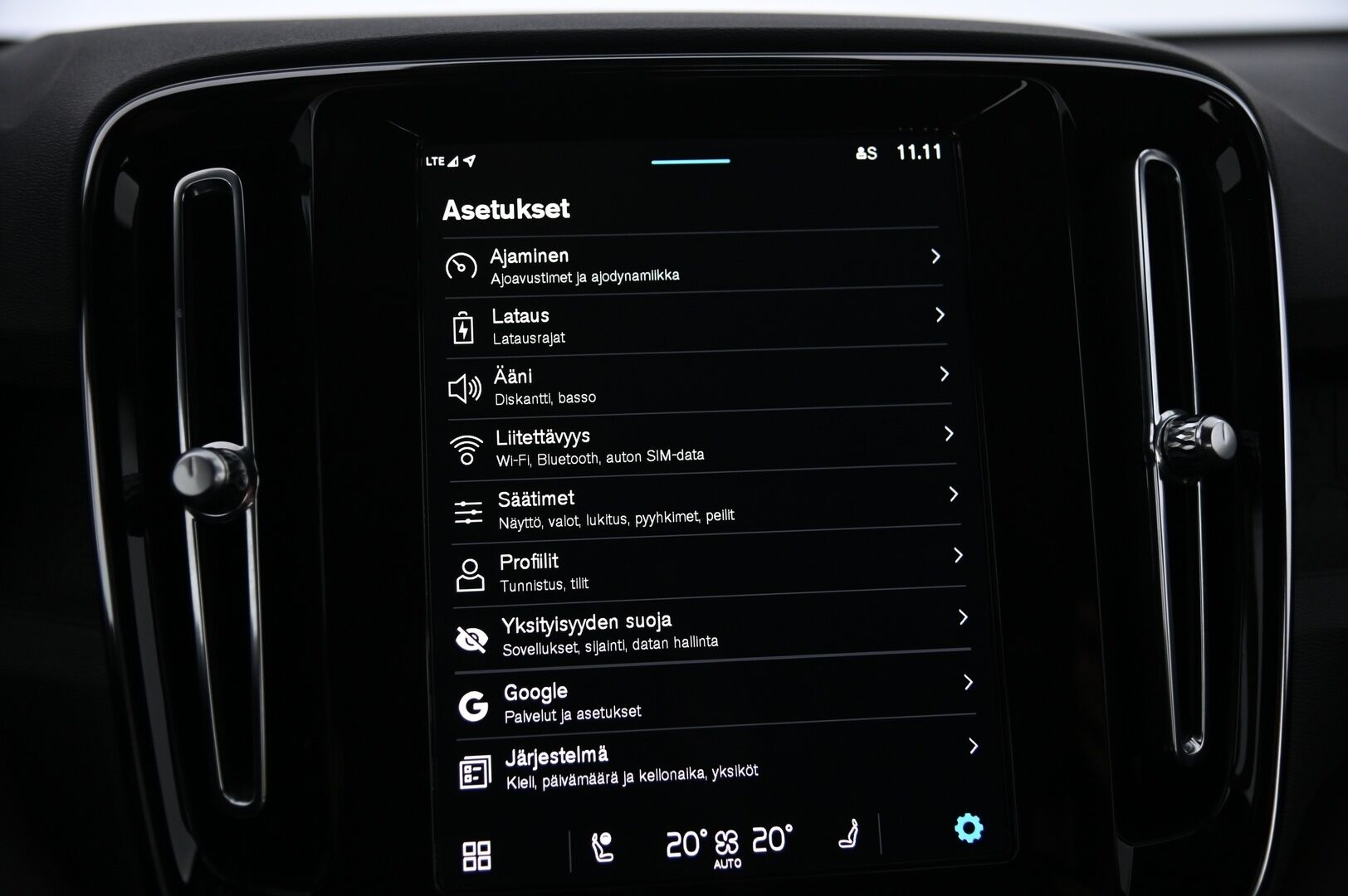 Volvo XC40 2024 Recharge Single Plus *VOC / ACC / Navi / P.kamera / Ilmalämpöpumppu* - 3,99 % KORKOTARJOUS TÄHÄN AUTOON - *Tehdastakuu Voimassa: 100tkm / 22.03.2027 // 2x Renkaat Aluvanteilla!