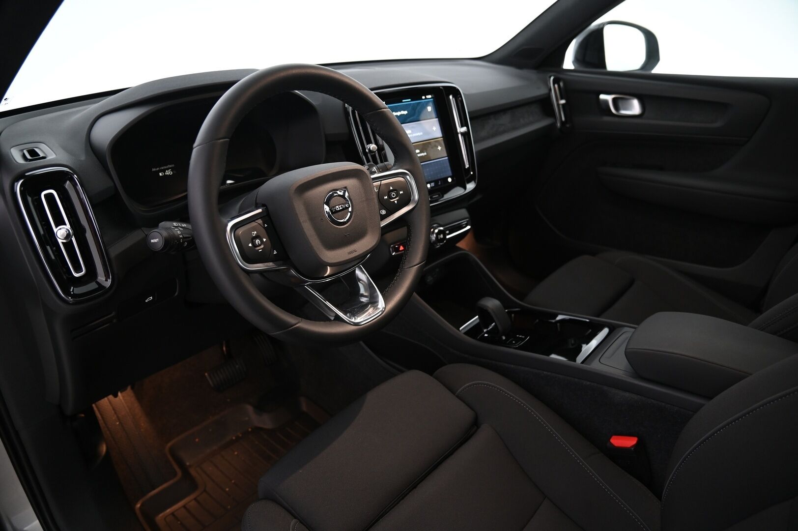Volvo XC40 2024 Recharge Single Plus *VOC / ACC / Navi / P.kamera / Ilmalämpöpumppu* - 3,99 % KORKOTARJOUS TÄHÄN AUTOON - *Tehdastakuu Voimassa: 100tkm / 22.03.2027 // 2x Renkaat Aluvanteilla!