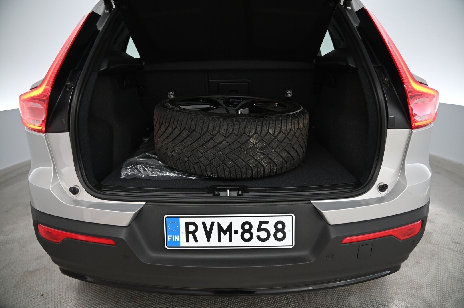 Volvo XC40 2024 Recharge Single Plus *VOC / ACC / Navi / P.kamera / Ilmalämpöpumppu* - 3,99 % KORKOTARJOUS TÄHÄN AUTOON - *Tehdastakuu Voimassa: 100tkm / 22.03.2027 // 2x Renkaat Aluvanteilla!