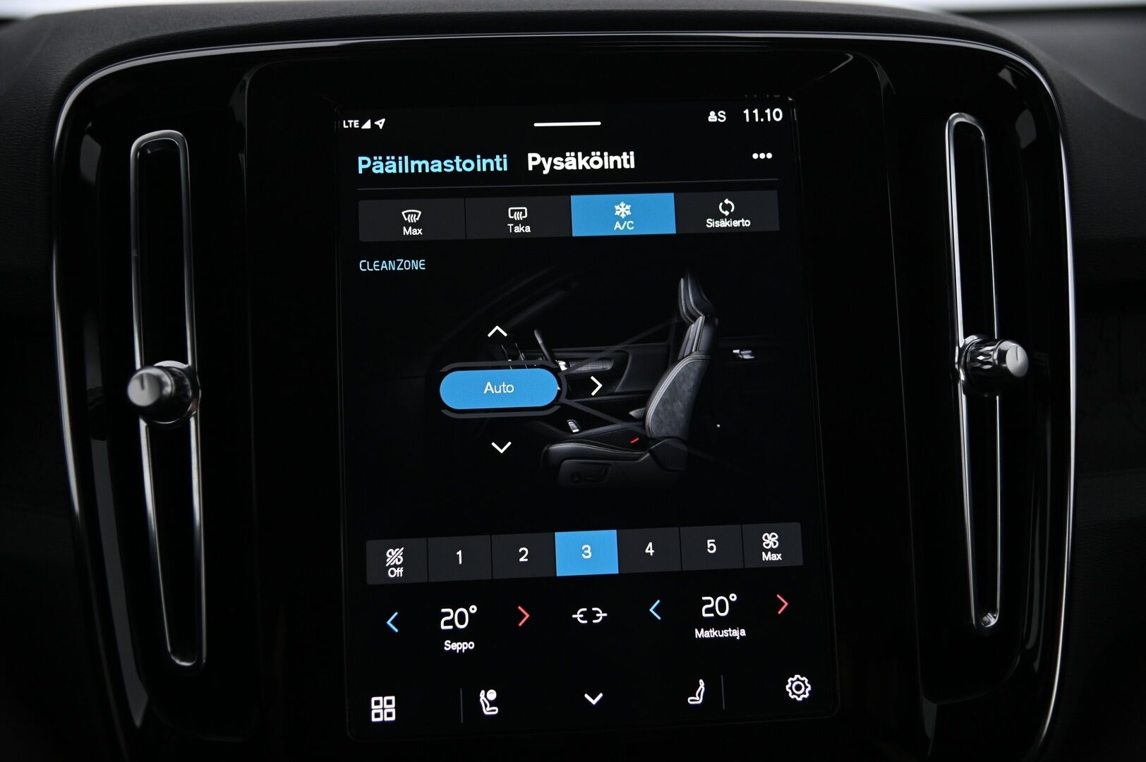 Volvo XC40 2024 Recharge Single Plus *VOC / ACC / Navi / P.kamera / Ilmalämpöpumppu* - 3,99 % KORKOTARJOUS TÄHÄN AUTOON - *Tehdastakuu Voimassa: 100tkm / 22.03.2027 // 2x Renkaat Aluvanteilla!