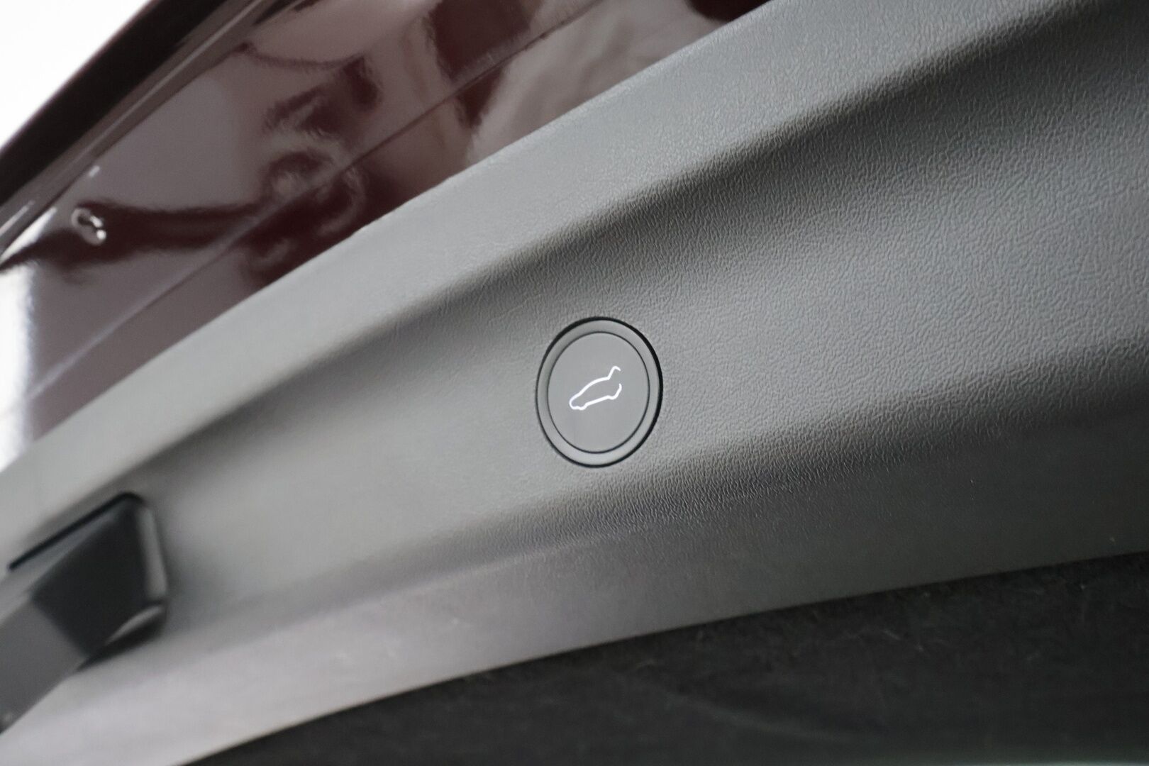 Tesla Model Y 2024 Long Range * Koukku / ILP / ACC / Matrix-LED / Lasikatto / P.kamera / Muistipenkki / Premium Audio * - 1-om Suomi-auto / Akku kuntotarkastettu / 2x Latauskaapelit / Kahdet renkaat 