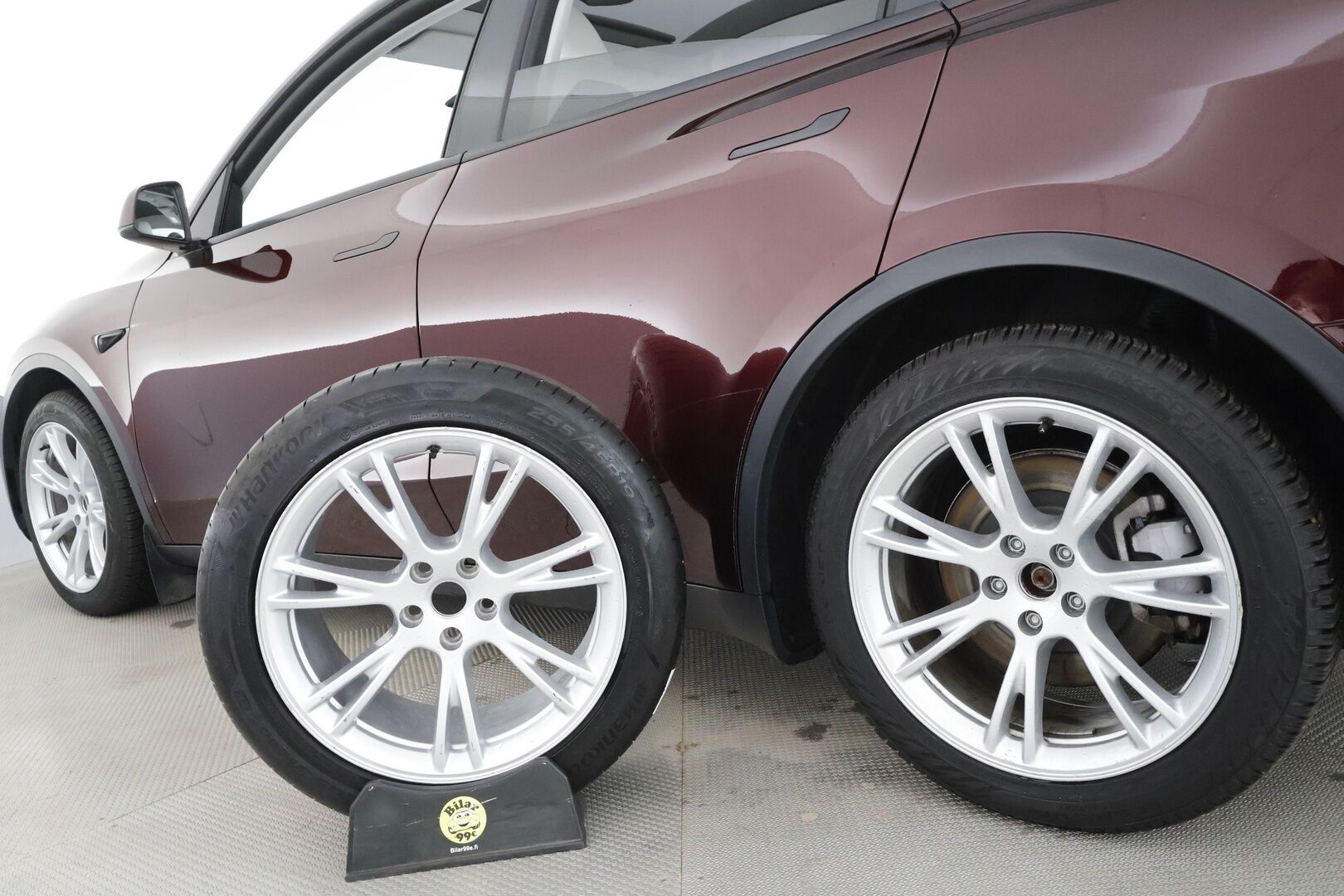 Tesla Model Y 2024 Long Range * Koukku / ILP / ACC / Matrix-LED / Lasikatto / P.kamera / Muistipenkki / Premium Audio * - 1-om Suomi-auto / Akku kuntotarkastettu / 2x Latauskaapelit / Kahdet renkaat 