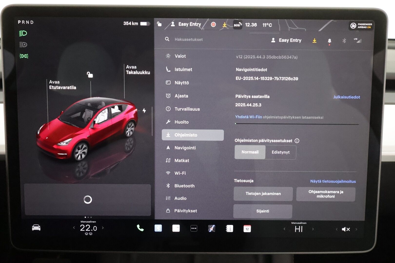 Tesla Model Y 2024 Long Range * Koukku / ILP / ACC / Matrix-LED / Lasikatto / P.kamera / Muistipenkki / Premium Audio * - 1-om Suomi-auto / Akku kuntotarkastettu / 2x Latauskaapelit / Kahdet renkaat 