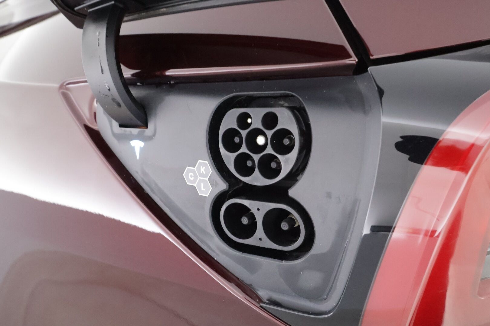 Tesla Model Y 2024 Long Range * Koukku / ILP / ACC / Matrix-LED / Lasikatto / P.kamera / Muistipenkki / Premium Audio * - 1-om Suomi-auto / Akku kuntotarkastettu / 2x Latauskaapelit / Kahdet renkaat 