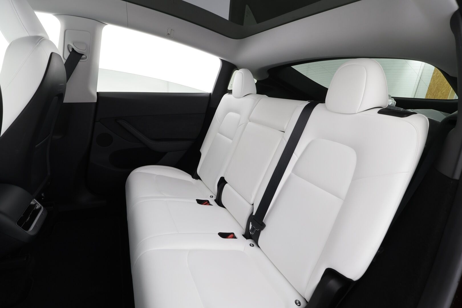 Tesla Model Y 2024 Long Range * Koukku / ILP / ACC / Matrix-LED / Lasikatto / P.kamera / Muistipenkki / Premium Audio * - 1-om Suomi-auto / Akku kuntotarkastettu / 2x Latauskaapelit / Kahdet renkaat 