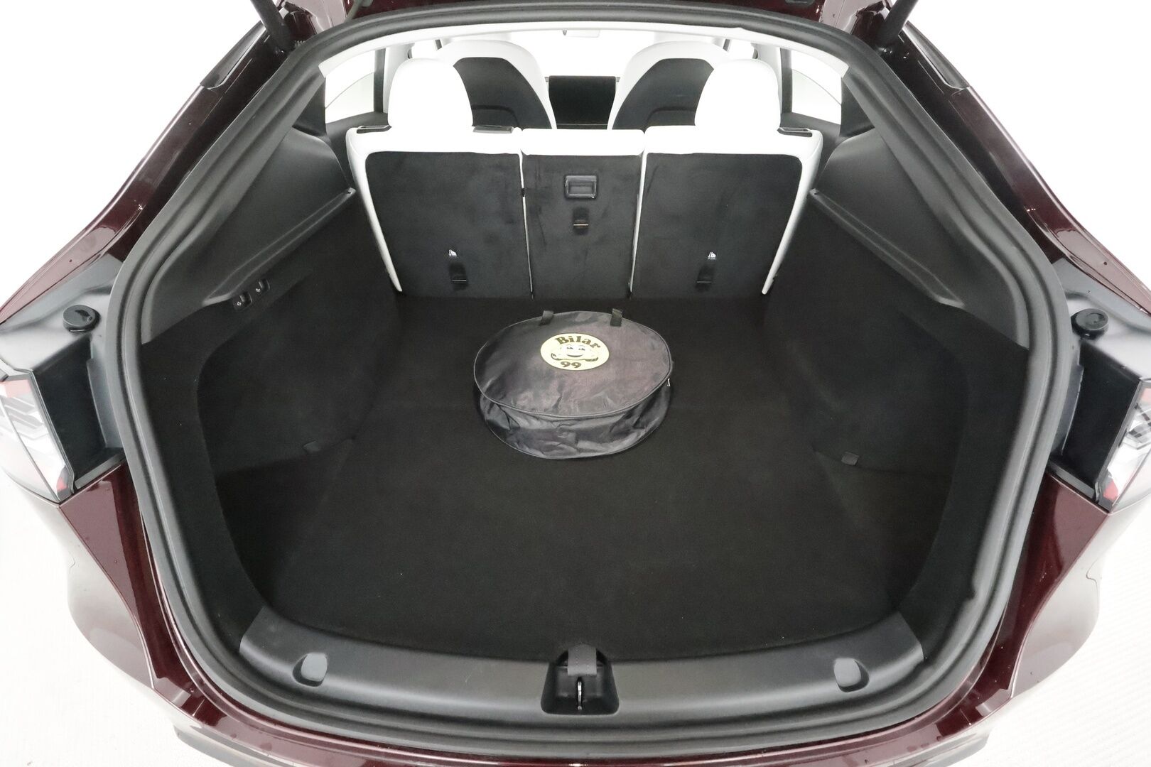 Tesla Model Y 2024 Long Range * Koukku / ILP / ACC / Matrix-LED / Lasikatto / P.kamera / Muistipenkki / Premium Audio * - 1-om Suomi-auto / Akku kuntotarkastettu / 2x Latauskaapelit / Kahdet renkaat 