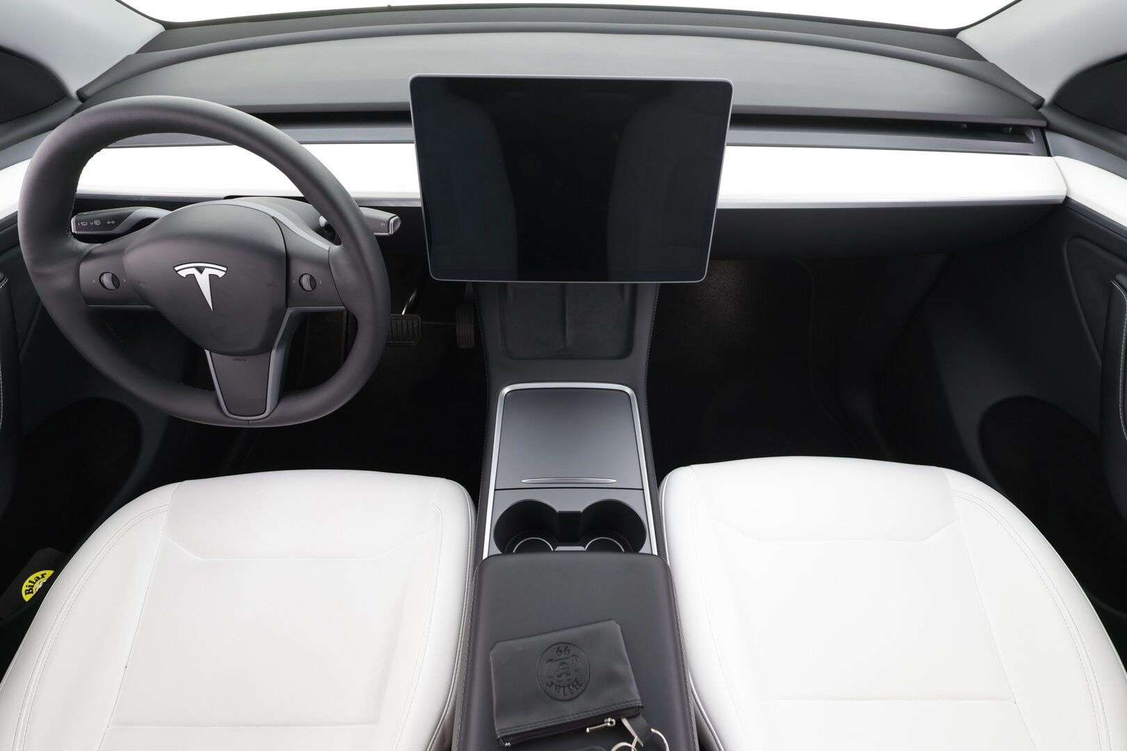 Tesla Model Y 2024 Long Range * Koukku / ILP / ACC / Matrix-LED / Lasikatto / P.kamera / Muistipenkki / Premium Audio * - 1-om Suomi-auto / Akku kuntotarkastettu / 2x Latauskaapelit / Kahdet renkaat 