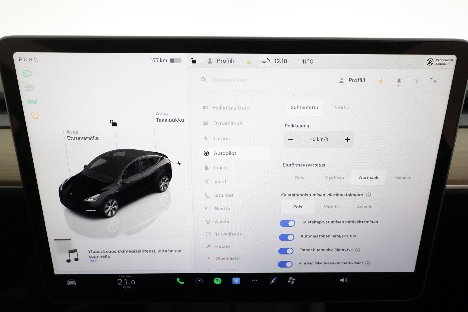 Tesla Model Y 2024 Long Range * Koukku / ILP / ACC / Lasikatto / Matrix-LED / P.Kamera / Muistipenkki / Premium Audio / Navi / Keyless * - 1-om Suomi-auto / Akku kuntotarkastettu / Kahdet renkaat aluvanteilla / 2x Latauskaapelit