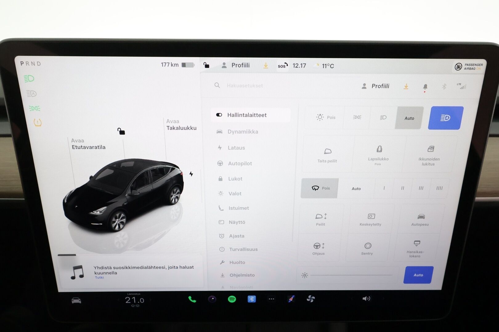 Tesla Model Y 2024 Long Range * Koukku / ILP / ACC / Lasikatto / Matrix-LED / P.Kamera / Muistipenkki / Premium Audio / Navi / Keyless * - 1-om Suomi-auto / Akku kuntotarkastettu / Kahdet renkaat aluvanteilla / 2x Latauskaapelit