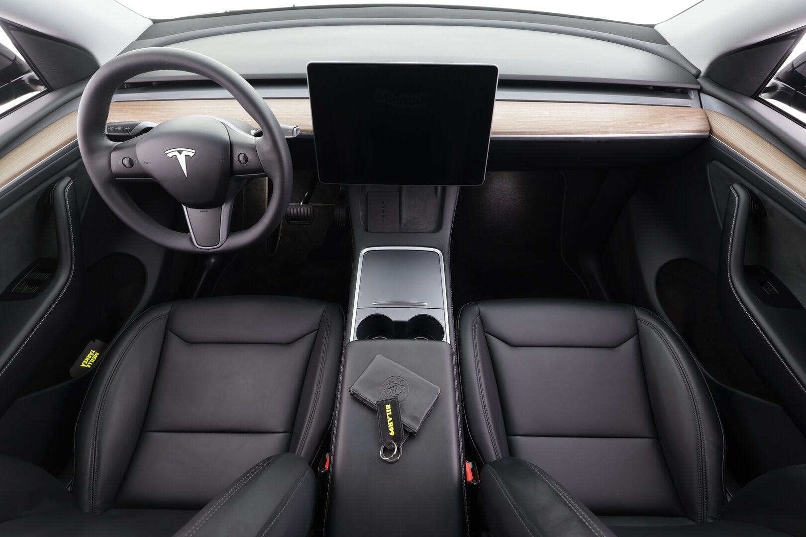 Tesla Model Y 2024 Long Range * Koukku / ILP / ACC / Lasikatto / Matrix-LED / P.Kamera / Muistipenkki / Premium Audio / Navi / Keyless * - 1-om Suomi-auto / Akku kuntotarkastettu / Kahdet renkaat aluvanteilla / 2x Latauskaapelit