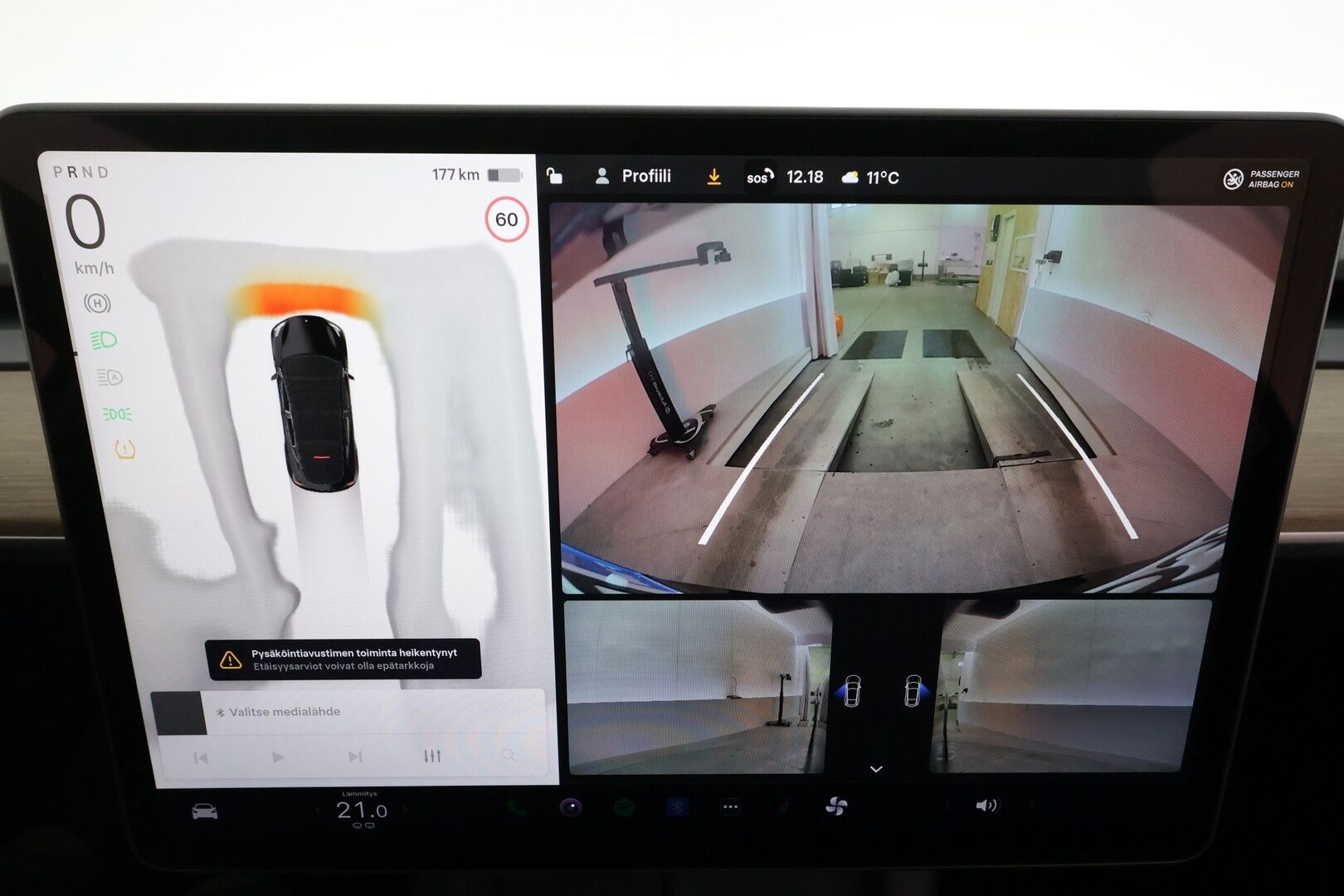 Tesla Model Y 2024 Long Range * Koukku / ILP / ACC / Lasikatto / Matrix-LED / P.Kamera / Muistipenkki / Premium Audio / Navi / Keyless * - 1-om Suomi-auto / Akku kuntotarkastettu / Kahdet renkaat aluvanteilla / 2x Latauskaapelit