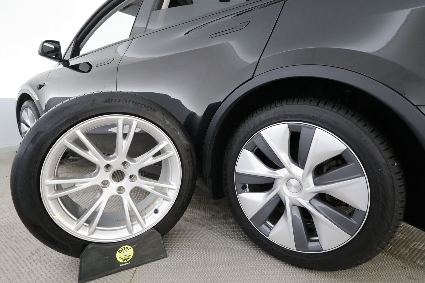 Tesla Model Y 2024 Long Range * Koukku / ILP / ACC / Lasikatto / Matrix-LED / P.Kamera / Muistipenkki / Premium Audio / Navi / Keyless * - 1-om Suomi-auto / Akku kuntotarkastettu / Kahdet renkaat aluvanteilla / 2x Latauskaapelit