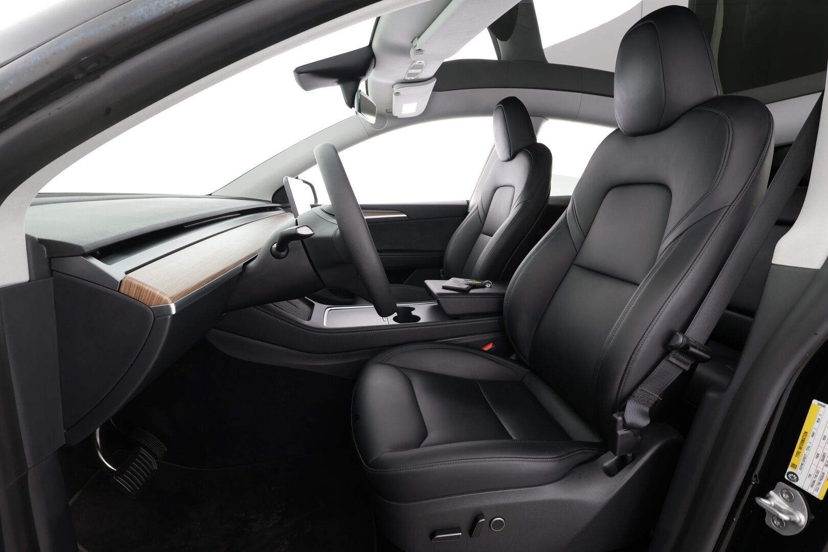 Tesla Model Y 2024 Long Range * Koukku / ILP / ACC / Lasikatto / Matrix-LED / P.Kamera / Muistipenkki / Premium Audio / Navi / Keyless * - 1-om Suomi-auto / Akku kuntotarkastettu / Kahdet renkaat aluvanteilla / 2x Latauskaapelit