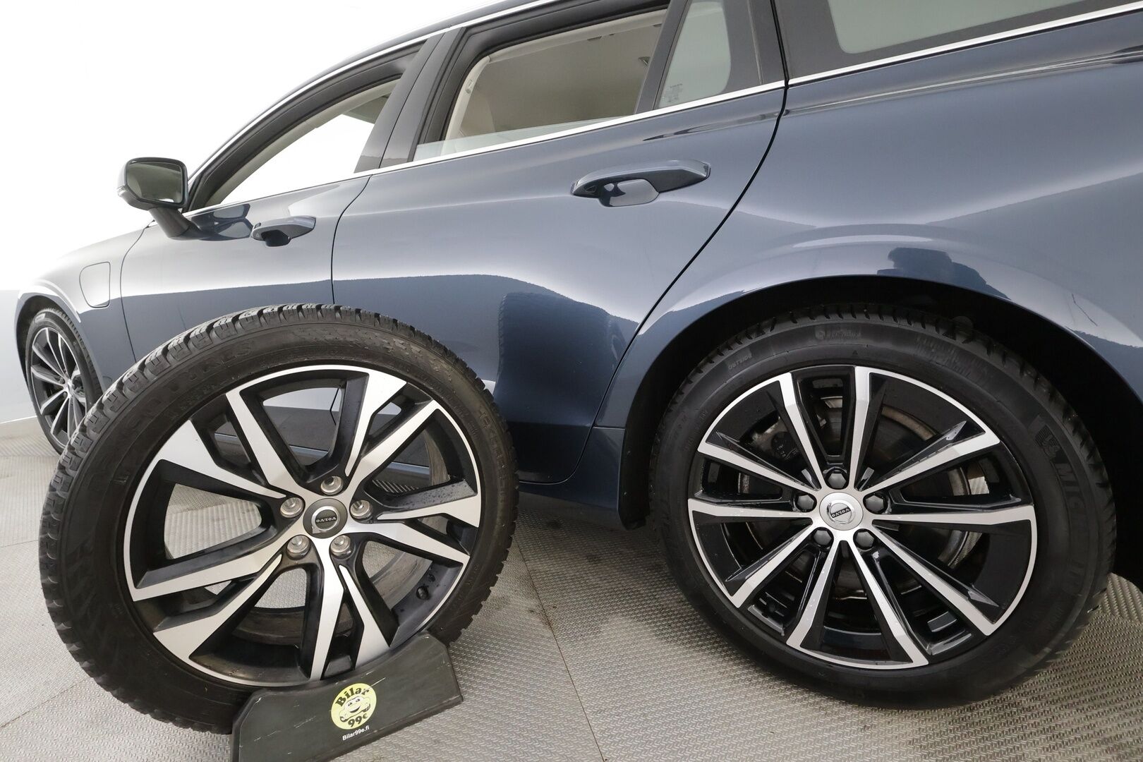 Volvo V60 2024 T8 AWD Long Range High Performance Plus Bright aut - | Lisälämmitin | ACC | P.Kamera | Full-LED | Sporttinahat Muistilla | Kaistavahti | Katveavustin | Navi | Keyless | 1-om Suomi-auto | Kahdet renkaat | 2x Latauskaapelit | Merkkihuollot |