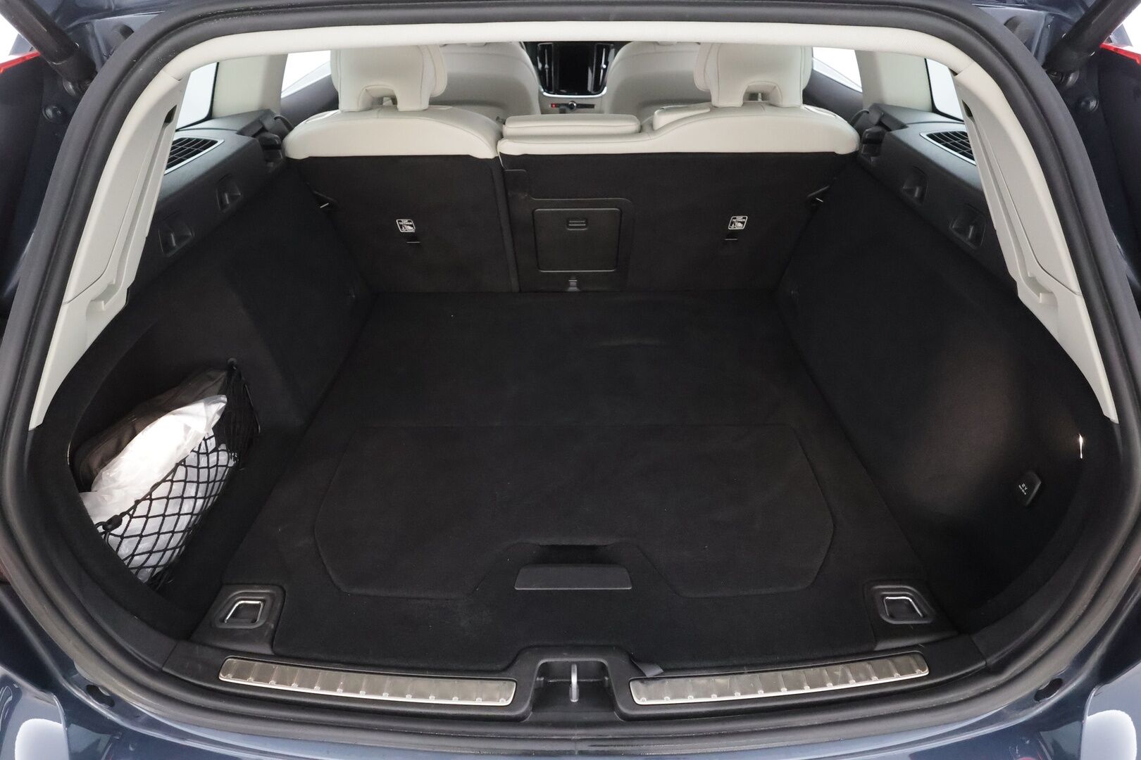 Volvo V60 2024 T8 AWD Long Range High Performance Plus Bright aut - | Lisälämmitin | ACC | P.Kamera | Full-LED | Sporttinahat Muistilla | Kaistavahti | Katveavustin | Navi | Keyless | 1-om Suomi-auto | Kahdet renkaat | 2x Latauskaapelit | Merkkihuollot |