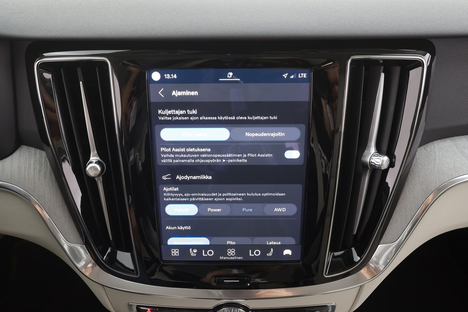 Volvo V60 2024 T8 AWD Long Range High Performance Plus Bright aut - | Lisälämmitin | ACC | P.Kamera | Full-LED | Sporttinahat Muistilla | Kaistavahti | Katveavustin | Navi | Keyless | 1-om Suomi-auto | Kahdet renkaat | 2x Latauskaapelit | Merkkihuollot |