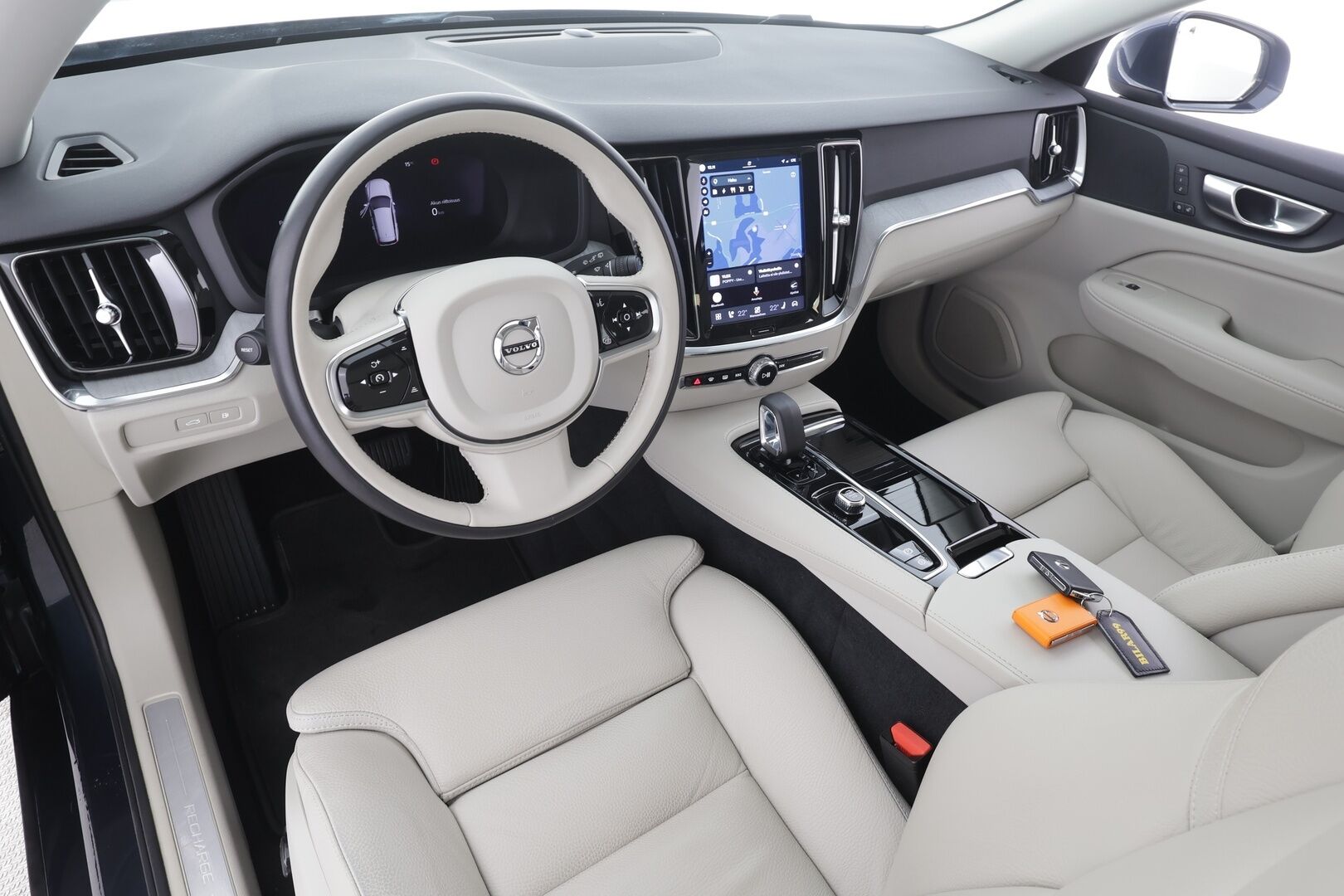 Volvo V60 2024 T8 AWD Long Range High Performance Plus Bright aut - | Lisälämmitin | ACC | P.Kamera | Full-LED | Sporttinahat Muistilla | Kaistavahti | Katveavustin | Navi | Keyless | 1-om Suomi-auto | Kahdet renkaat | 2x Latauskaapelit | Merkkihuollot |