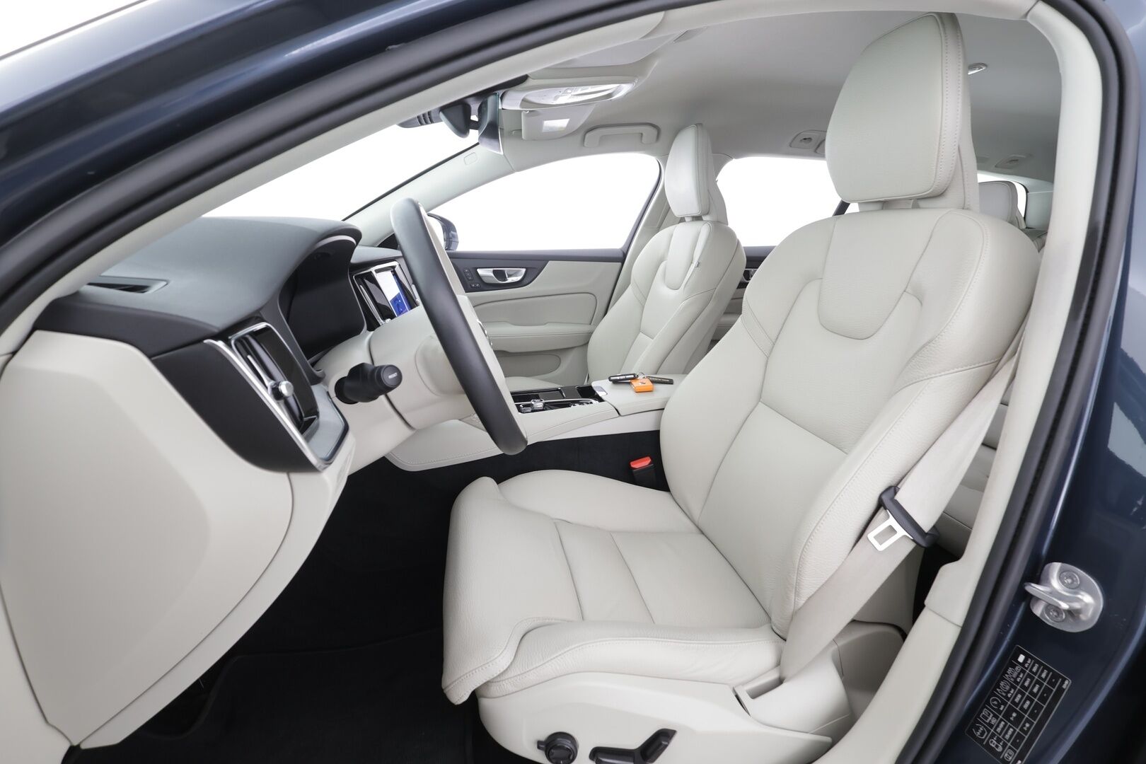 Volvo V60 2024 T8 AWD Long Range High Performance Plus Bright aut - | Lisälämmitin | ACC | P.Kamera | Full-LED | Sporttinahat Muistilla | Kaistavahti | Katveavustin | Navi | Keyless | 1-om Suomi-auto | Kahdet renkaat | 2x Latauskaapelit | Merkkihuollot |