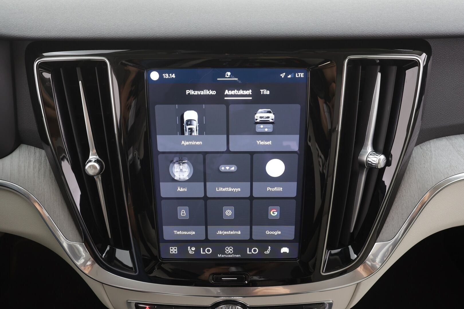 Volvo V60 2024 T8 AWD Long Range High Performance Plus Bright aut - | Lisälämmitin | ACC | P.Kamera | Full-LED | Sporttinahat Muistilla | Kaistavahti | Katveavustin | Navi | Keyless | 1-om Suomi-auto | Kahdet renkaat | 2x Latauskaapelit | Merkkihuollot |