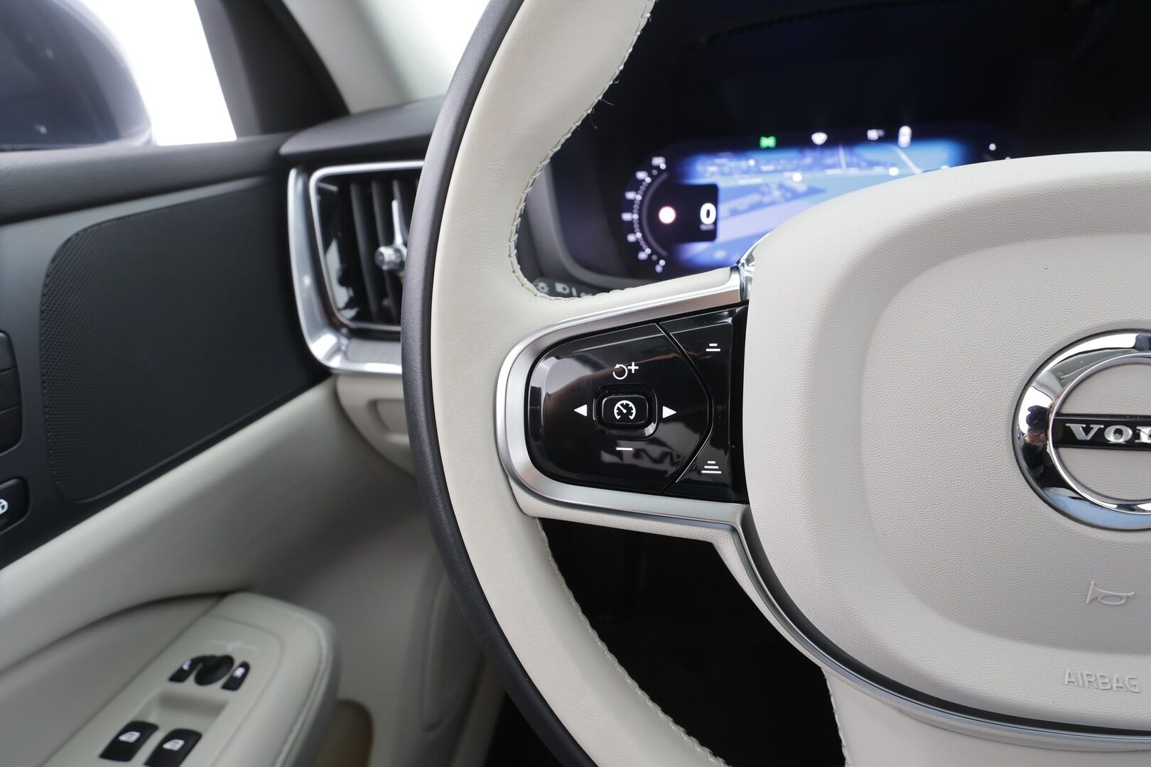 Volvo V60 2024 T8 AWD Long Range High Performance Plus Bright aut - | Lisälämmitin | ACC | P.Kamera | Full-LED | Sporttinahat Muistilla | Kaistavahti | Katveavustin | Navi | Keyless | 1-om Suomi-auto | Kahdet renkaat | 2x Latauskaapelit | Merkkihuollot |