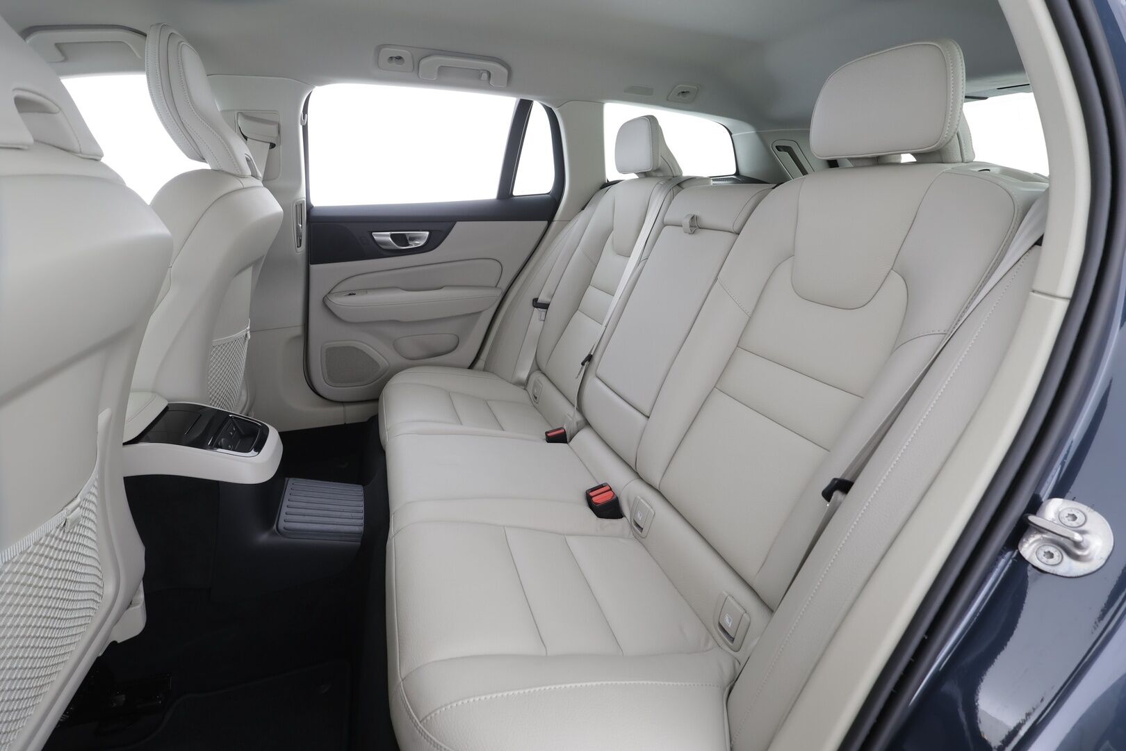 Volvo V60 2024 T8 AWD Long Range High Performance Plus Bright aut - | Lisälämmitin | ACC | P.Kamera | Full-LED | Sporttinahat Muistilla | Kaistavahti | Katveavustin | Navi | Keyless | 1-om Suomi-auto | Kahdet renkaat | 2x Latauskaapelit | Merkkihuollot |