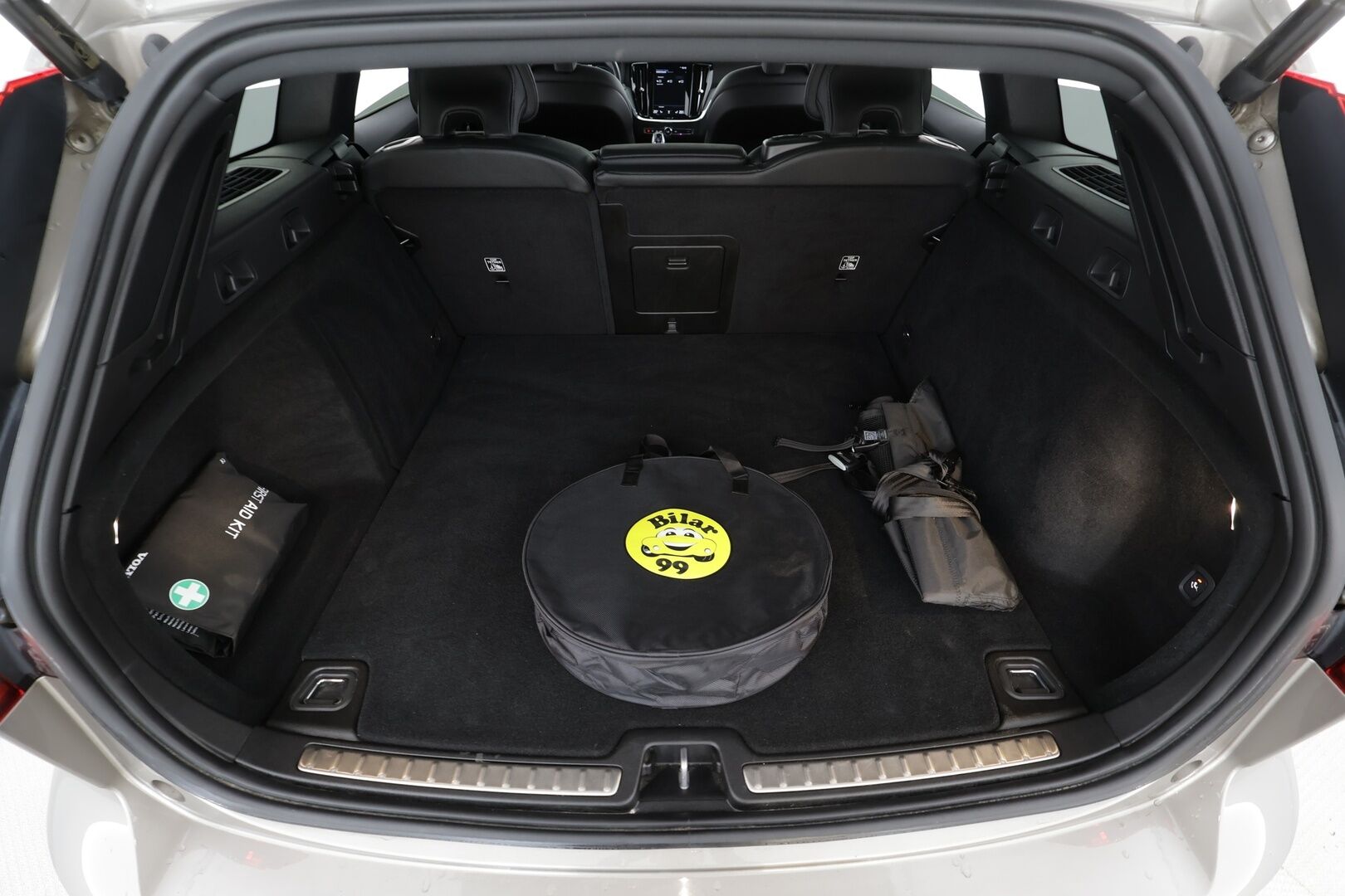 Volvo V60 2020 T8 TwE AWD Inscription aut * ACC / HUD / Panorama / H&K / Muistipenkki / Koukku / Full LED / Webasto / BLIS / 360° / Navi * - Akku kuntotarkastettu / Kahdet renkaat aluvanteilla / Merkkihuollettu / Hyvät varusteet!