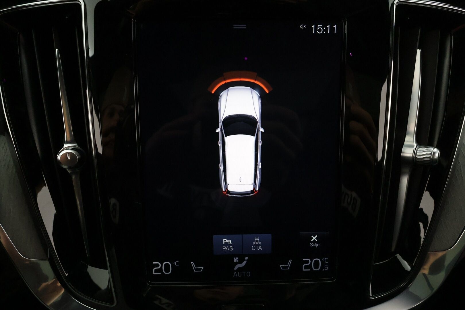 Volvo V60 2020 T8 TwE AWD Inscription aut * ACC / HUD / Panorama / H&K / Muistipenkki / Koukku / Full LED / Webasto / BLIS / 360° / Navi * - Kahdet renkaat aluvanteilla / Merkkihuollettu / Hyvät varusteet!