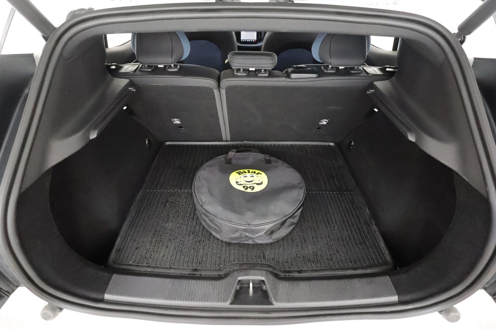 Volvo EX30 2024 Single Extended Range Plus - | ACC | ILP | Harman/Kardon | BLIS | Pilot Assist | P.kamera ja tutkat | Keyless | Ambient light | LED | 1-om suomiauto | 2x renkaat aluin |