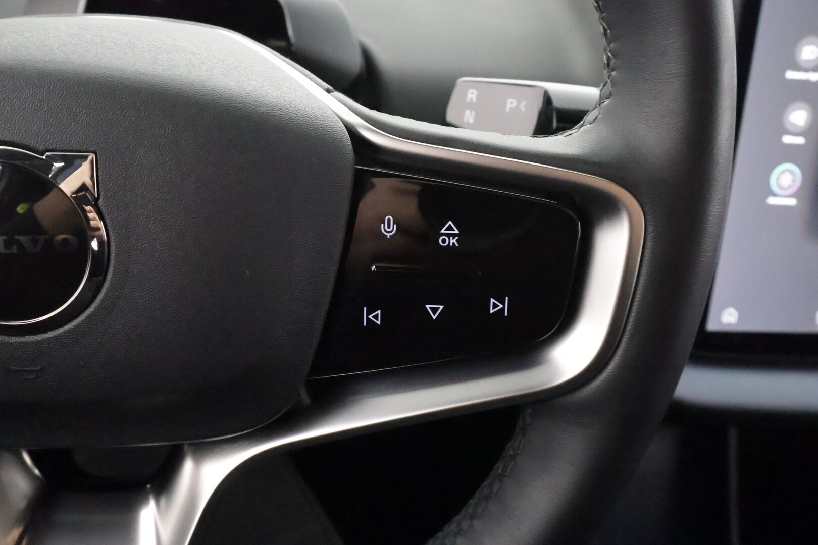 Volvo EX30 2024 Single Extended Range Plus - | ACC | ILP | Harman/Kardon | BLIS | Pilot Assist | P.kamera ja tutkat | Keyless | Ambient light | LED | 1-om suomiauto | 2x renkaat aluin |