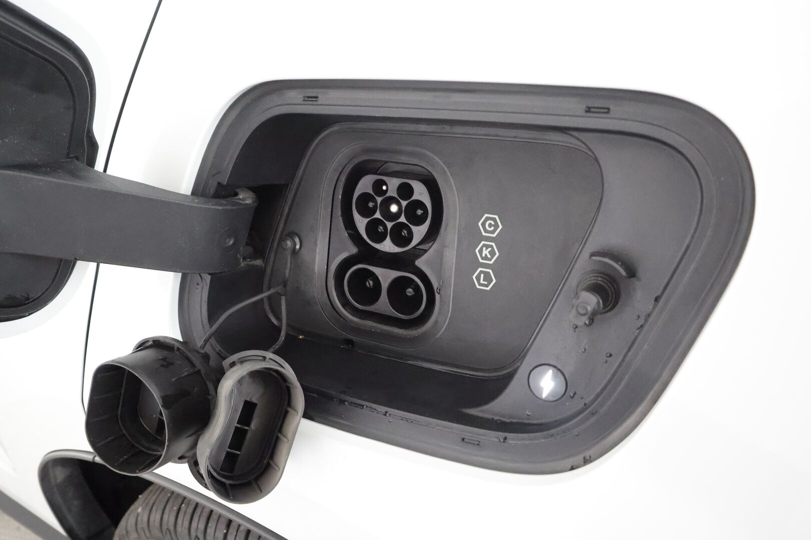 Volvo EX30 2024 Single Extended Range Plus - | ACC | ILP | Harman/Kardon | BLIS | Pilot Assist | P.kamera ja tutkat | Keyless | Ambient light | LED | 1-om suomiauto | 2x renkaat aluin |