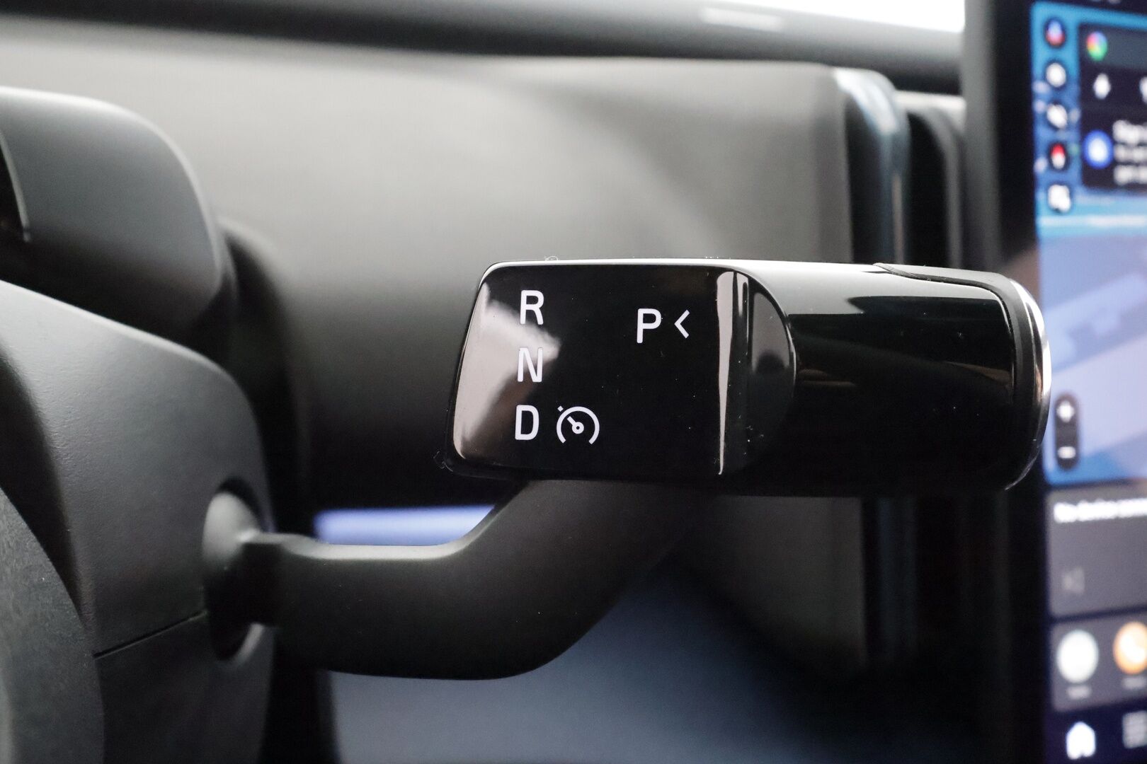 Volvo EX30 2024 Single Extended Range Plus - | ACC | ILP | Harman/Kardon | BLIS | Pilot Assist | P.kamera ja tutkat | Keyless | Ambient light | LED | 1-om suomiauto | 2x renkaat aluin |