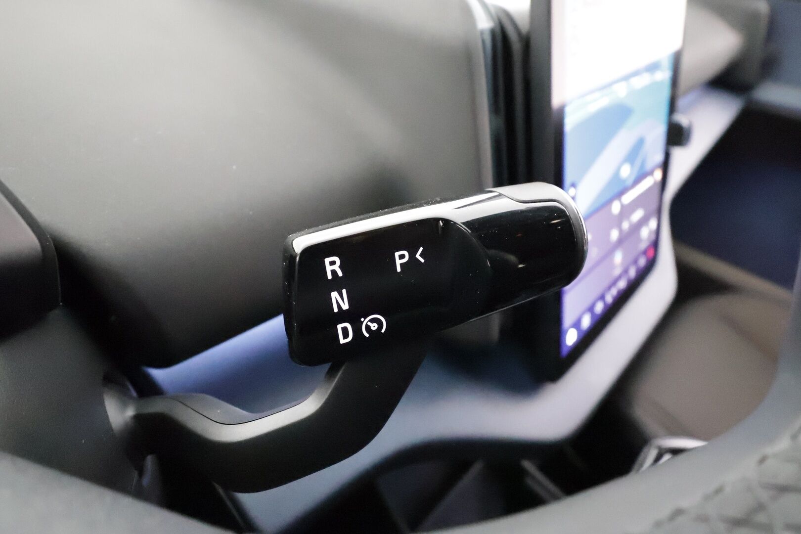 Volvo EX30 2024 Single Extended Range Plus * H&K / ILP / Koukku / Pilot Assist / LED / P.Kamera / Google Maps / Keyless * - 1-om Suomi-auto / Merkkihuollot