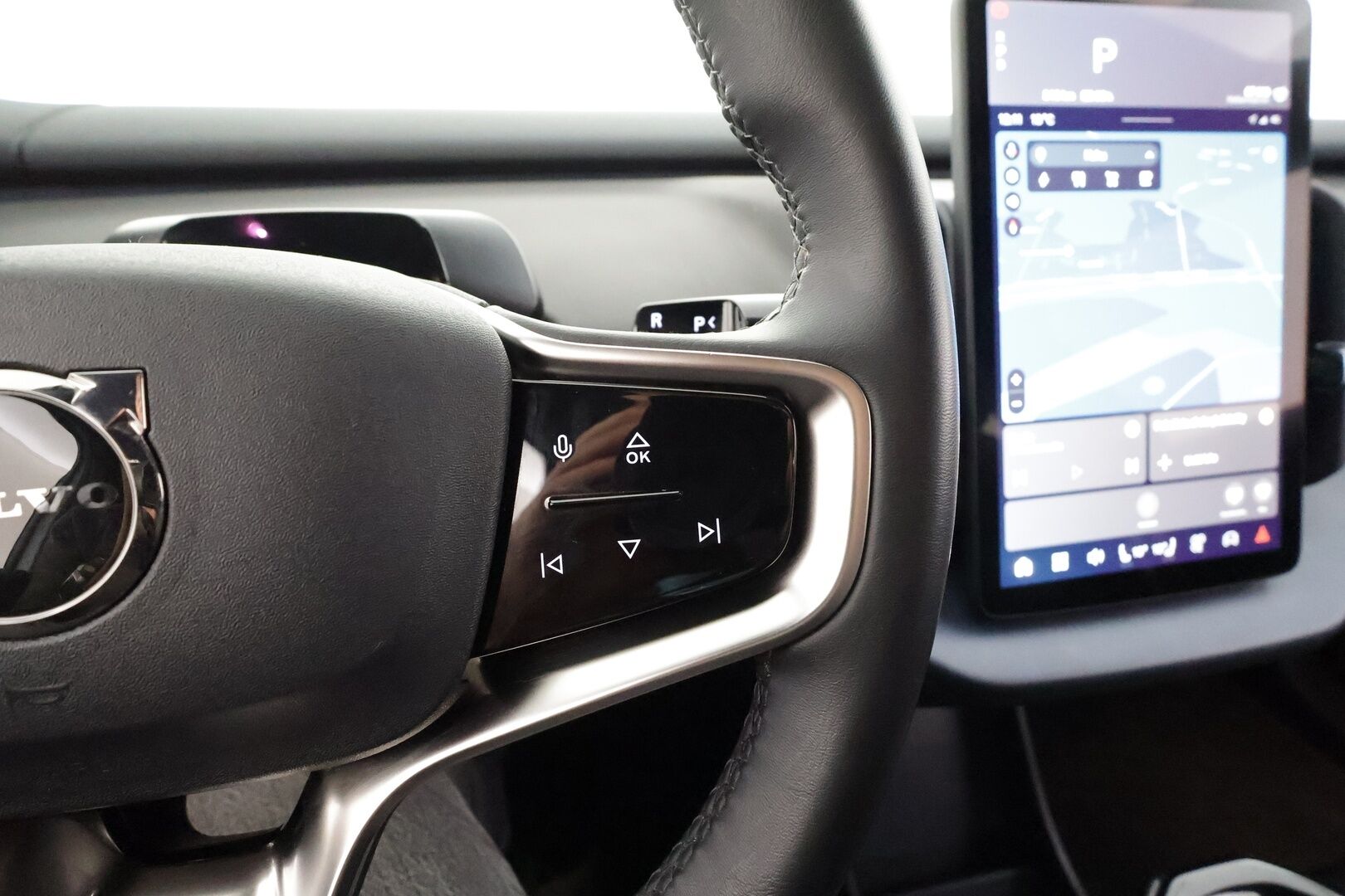 Volvo EX30 2024 Single Extended Range Plus * H&K / ILP / Koukku / Pilot Assist / LED / P.Kamera / Google Maps / Keyless * - 1-om Suomi-auto / Merkkihuollot