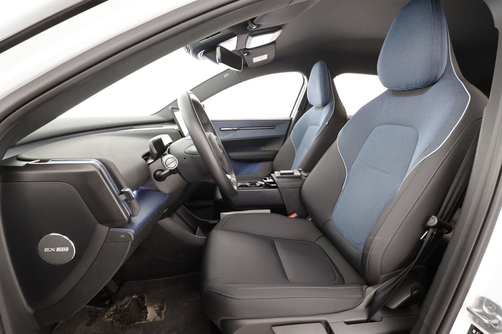 Volvo EX30 2024 Single Extended Range Plus * H&K / ILP / Koukku / Pilot Assist / LED / P.Kamera / Google Maps / Keyless * - 1-om Suomi-auto / Merkkihuollot