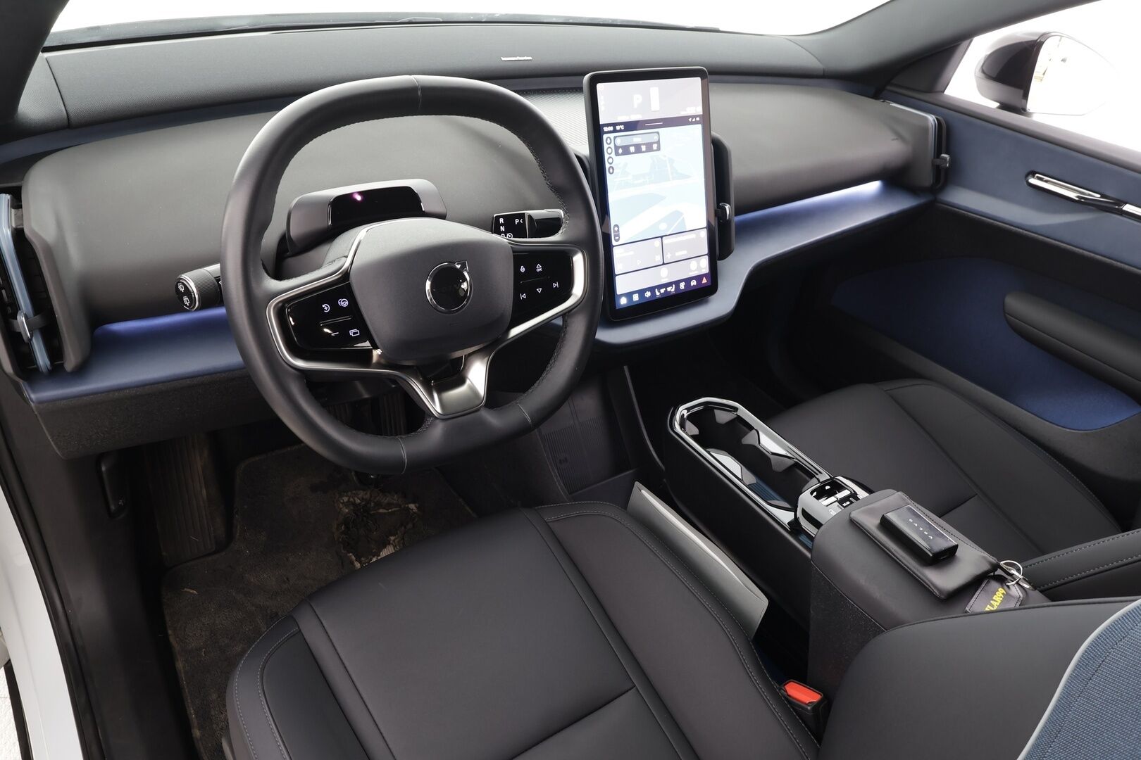 Volvo EX30 2024 Single Extended Range Plus * H&K / ILP / Koukku / Pilot Assist / LED / P.Kamera / Google Maps / Keyless * - 1-om Suomi-auto / Merkkihuollot