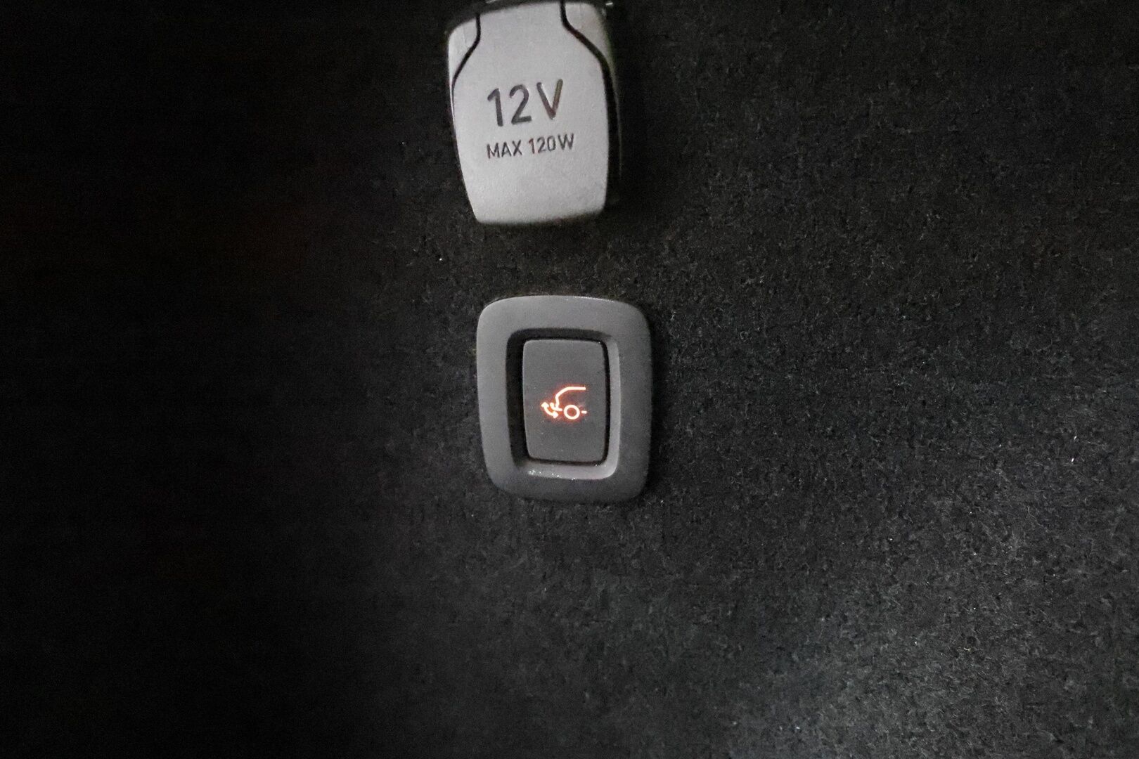 Volvo EX30 2024 Single Extended Range Plus * H&K / ILP / Koukku / Pilot Assist / LED / P.Kamera / Google Maps / Keyless * - 1-om Suomi-auto / Merkkihuollot