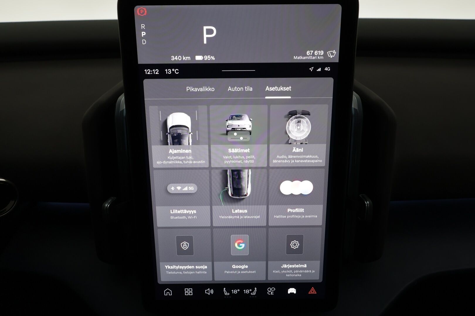 Volvo EX30 2024 Single Extended Range Plus * H&K / ILP / Koukku / Pilot Assist / LED / P.Kamera / Google Maps / Keyless * - 1-om Suomi-auto / Merkkihuollot