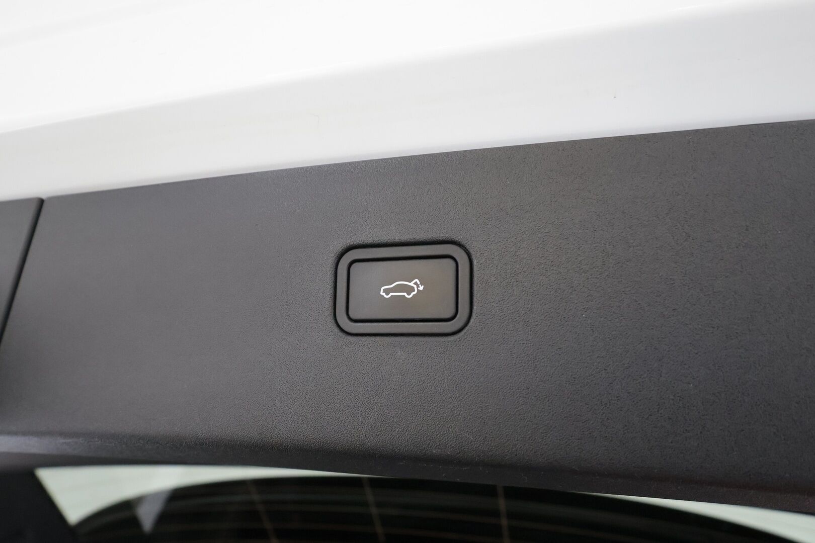 Volvo EX30 2024 Single Extended Range Plus * H&K / ILP / Koukku / Pilot Assist / LED / P.Kamera / Google Maps / Keyless * - 1-om Suomi-auto / Merkkihuollot