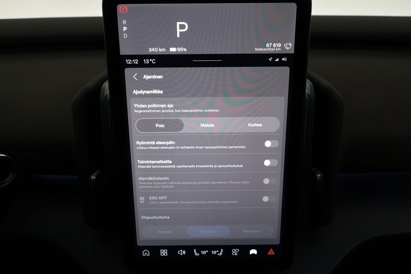 Volvo EX30 2024 Single Extended Range Plus * H&K / ILP / Koukku / Pilot Assist / LED / P.Kamera / Google Maps / Keyless * - 1-om Suomi-auto / Merkkihuollot
