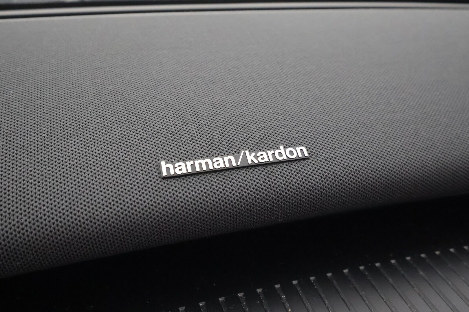 Volvo EX30 2024 Single Extended Range Plus * H&K / ILP / Koukku / Pilot Assist / LED / P.Kamera / Google Maps / Keyless * - 1-om Suomi-auto / Merkkihuollot