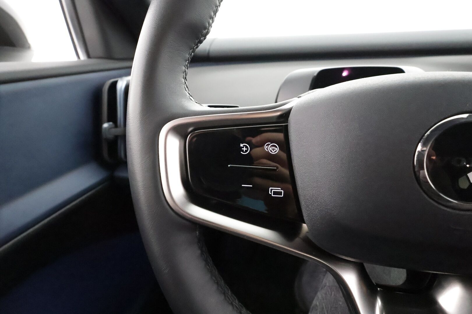 Volvo EX30 2024 Single Extended Range Plus * H&K / ILP / Koukku / Pilot Assist / LED / P.Kamera / Google Maps / Keyless * - 1-om Suomi-auto / Merkkihuollot